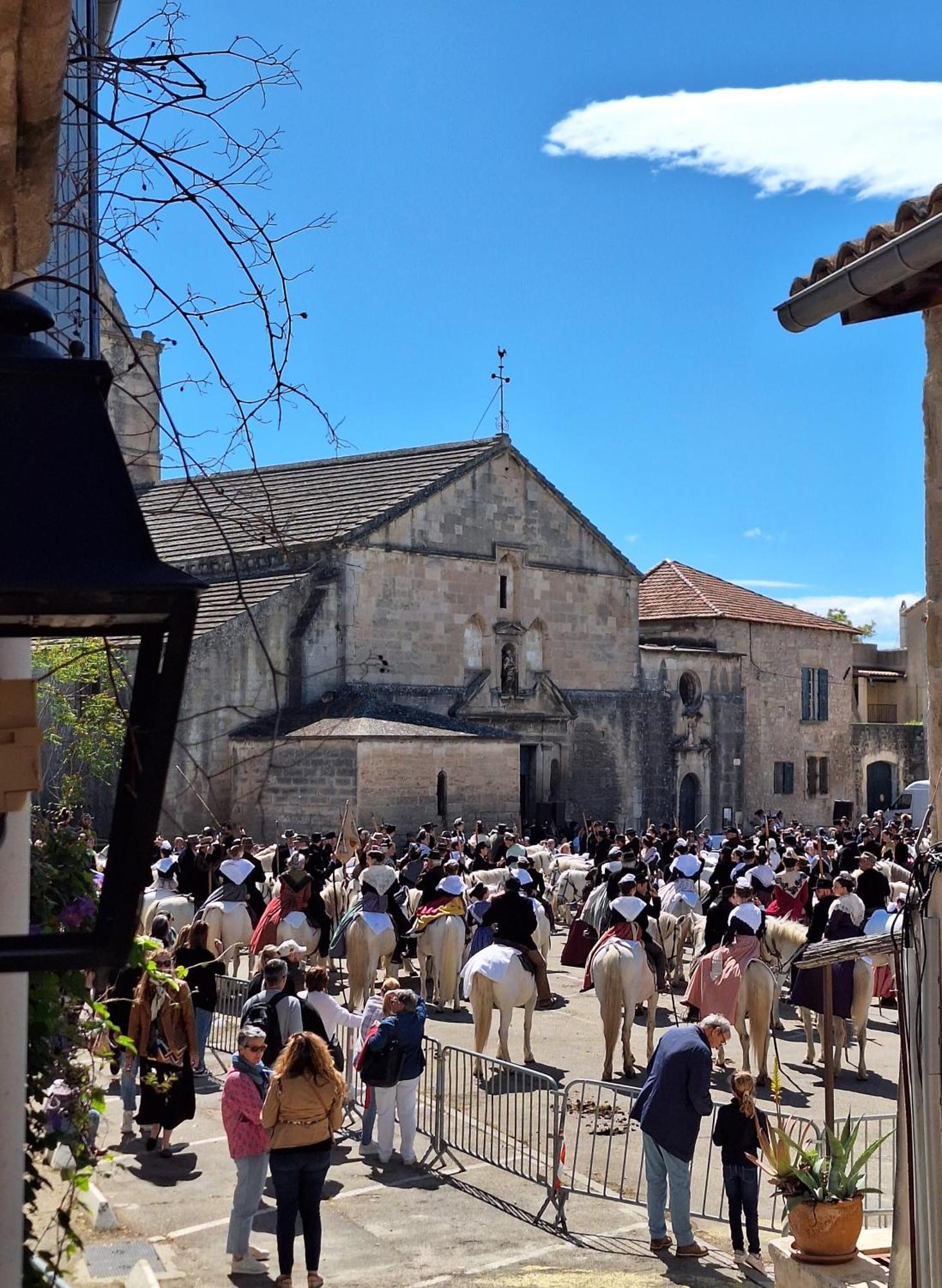 La Garriguette Appart Centre Historique Calme Climatise 6 Couchages Арл Екстериор снимка